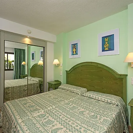 Iberostar Waves Alcudia Park מלון